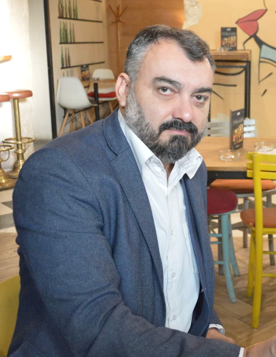SlobodankaNB's tweet photo. Drugačije mašu žene koje znaju da se vraćaš, a drugačije one koje te više ne očekuju. Ovim drugim zastane ruka u vazduhu, kao da ih nešto preseče.
“Jevreme!”, viče za mnom. “Nikada me nisi poljubio u usta.”
Zašto se osećam tužno? (Utvare)
#jevremutvić #utvare #branislavjanković https://t.co/H5tShFj9nA