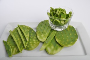 JavRubalcaba's tweet photo. Dato importante para las vacas (y tambien para los humanos que consumen leche de vaca) 
CANTIDAD DE CALCIO:
100 gr de nopal  = 164 gr
1 vaso de leche  = 310 gr
ademas con el nopal aportas 2 gr fibra (necesitas 20 gr al dia para evitar el estreñimiento) https://t.co/Pd6Jl05Nrn