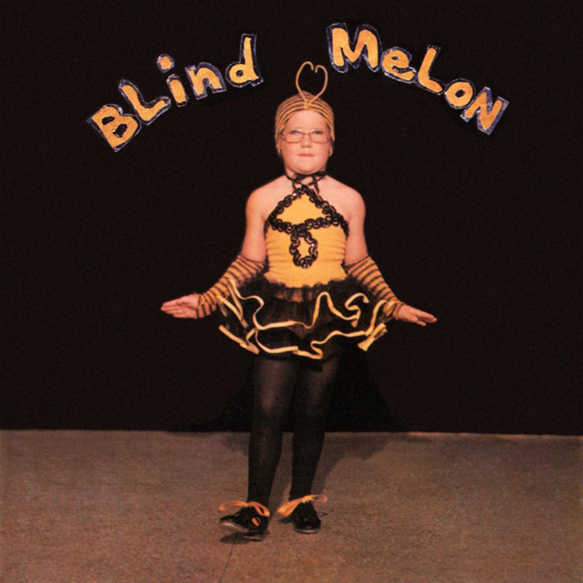 Plasti_Adicto's tweet photo. Artist: Blind Melon
Album: Blind Melon 
Toys used: ThreeA Toys DLX Scale Transformers Bumblebee
.
.
.
#BlindMelon #Bumblebee #Transformers #ThreeA #DLXscale 
#ToyPhotography #AlbumCover #AlbumCovers #plasti_cover_art https://t.co/4gSccOgTUf