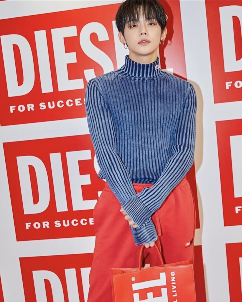 YeonjunTR's tweet photo. Yeonjun (@/yawnzzn) instagram güncellemesi;
"#forsuccessfullliving #dieselfw22"
#TXT_연준 #연준
#TXT_YEONJUN #YEONJUN https://t.co/668ylzohCM