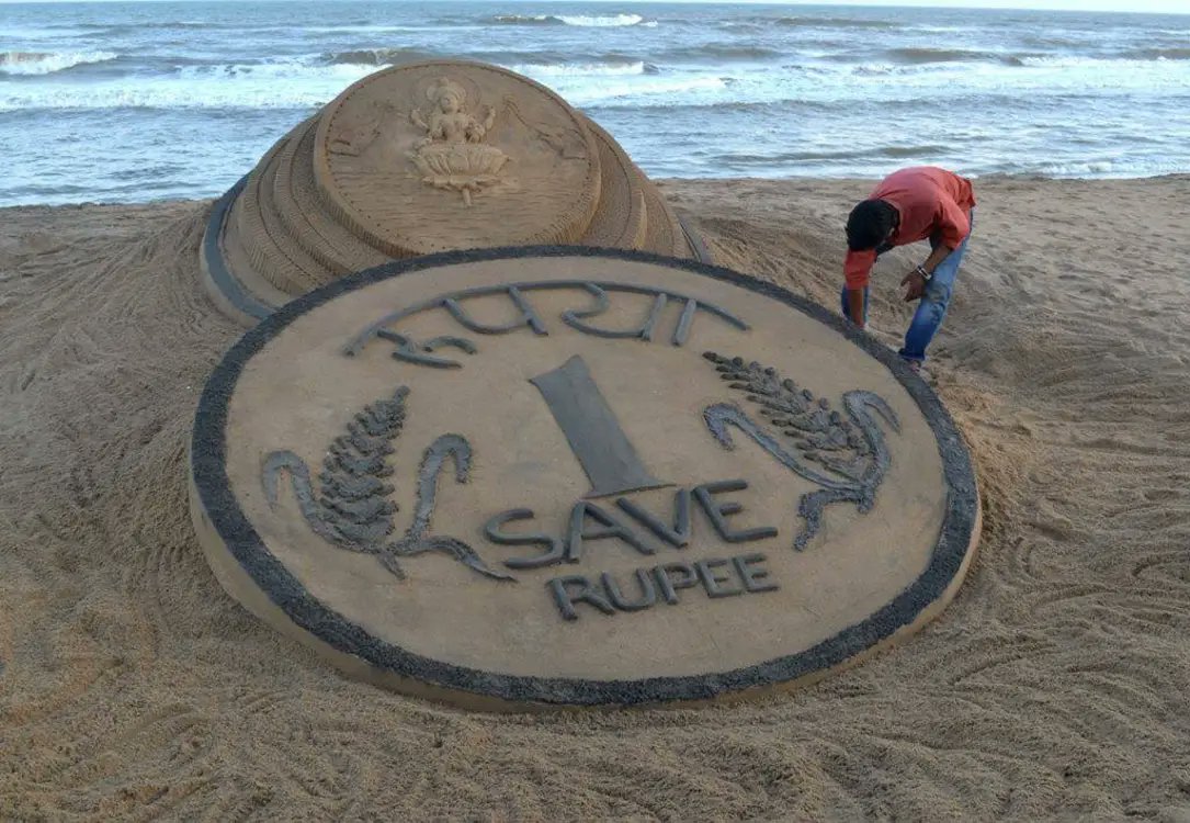 Avir_Elixir's tweet photo. In 200023.....One Rupee will be 40 US dollars.🤡
#RupeeFalls #SaveRupee https://t.co/SkHt5OBueF