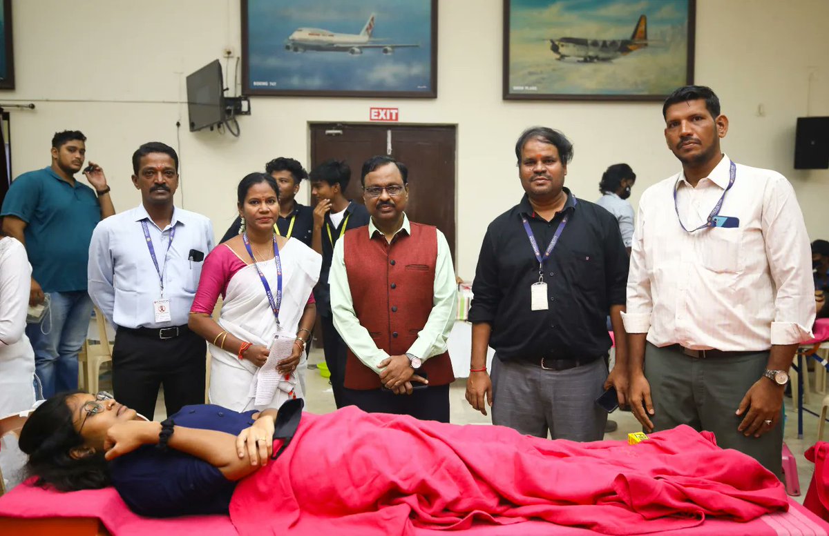 HindustanUni's tweet photo. The Chancellor's Day Celebrations kicked off with a #BloodDonationCamp organised by the #NSSwing of #HITS alongside #MadrasKnightsRoundTable181 and #MadrasKnightsLadiesCircle200. This event witnessed a gather of 531 donors who participated in this noble cause. #MyHindustan https://t.co/diD2C02A15