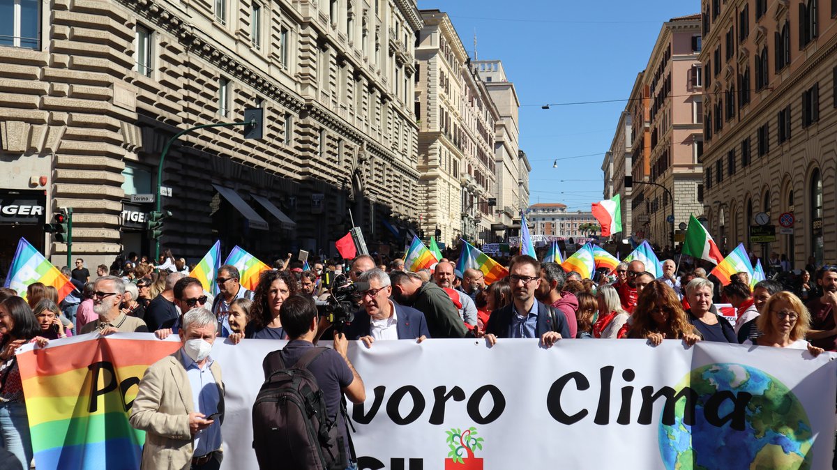Altra_News's tweet photo. #Roma #23settembre #GlobalClimateStrike #FridaysForFuture #ClimateStrike #peoplenotprofits  #ElezioniPolitiche22 https://t.co/6yYABaKu2v