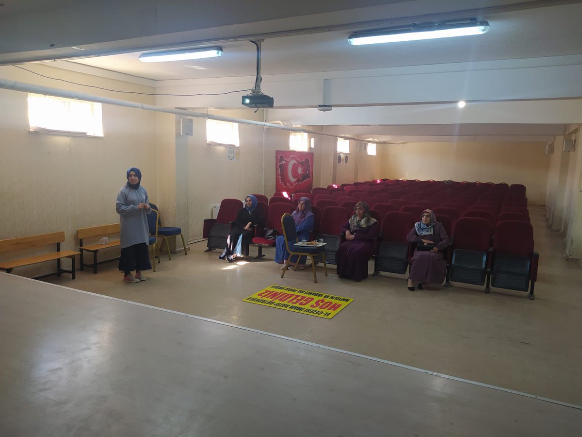HilvanElCezeri's tweet photo. Bakanlığımız bünyesinde başlatılan Aile Eğitimi programının 1. Oturumu tamamlanmıştır. 

@Hilvan_MEM 
@SinanATES_63 https://t.co/SQeCPM9zb5