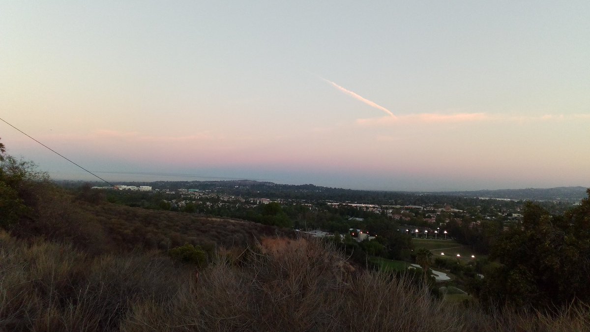 influxx's tweet photo. Sunrise over Panorama Trail #Fullerton #Parks&amp;Trails https://t.co/9nvkBUgcKx