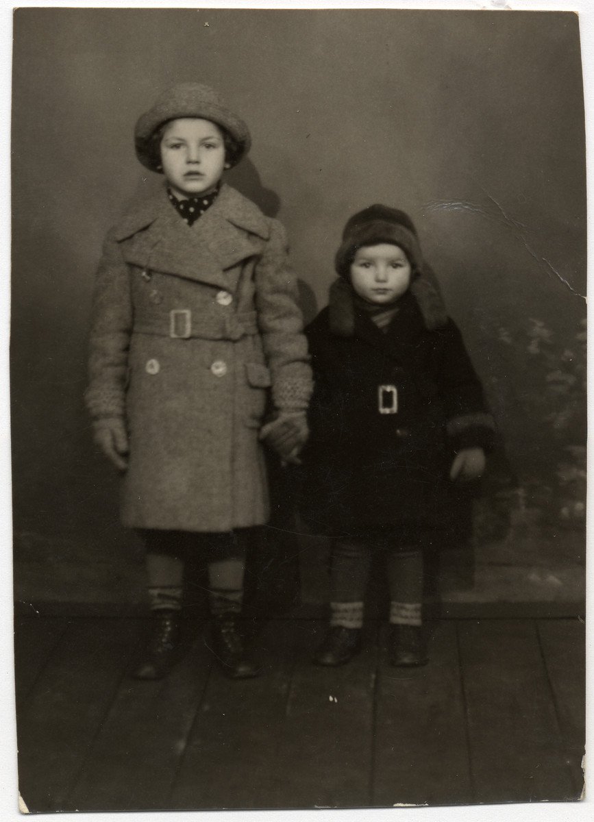 @HolocaustMuseum's photo on Bond