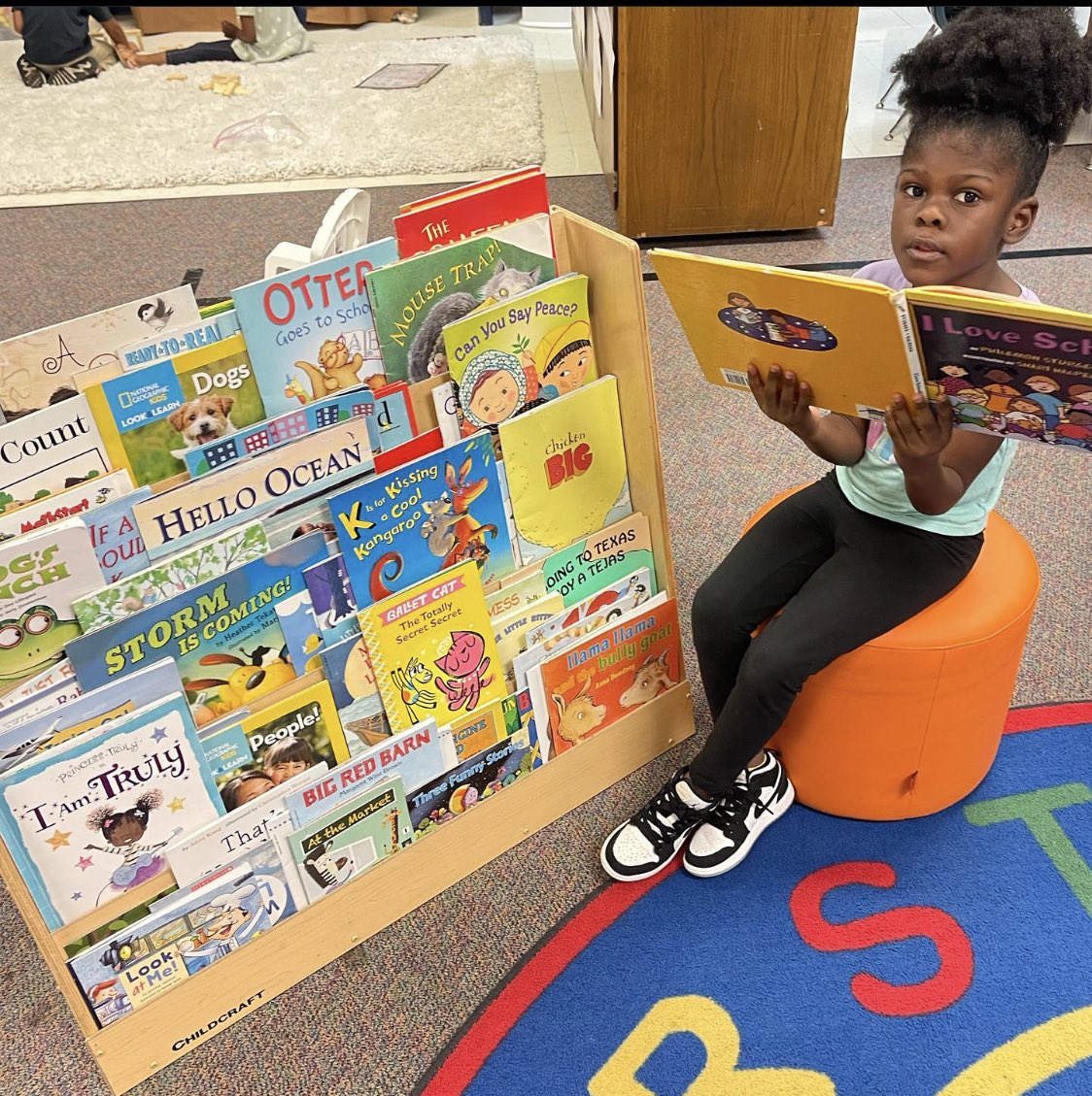 KiKisClassroom's tweet photo. Reading is Fundamental #classof2035 #kindergarten #blackeducators #collegiateacademy @DuncanvillelSD
@Alexander_Elem
#TeamingUpForSuccess
#WeAreDville #WinTheDay #DvilleAllin https://t.co/U2O0fQzRuQ