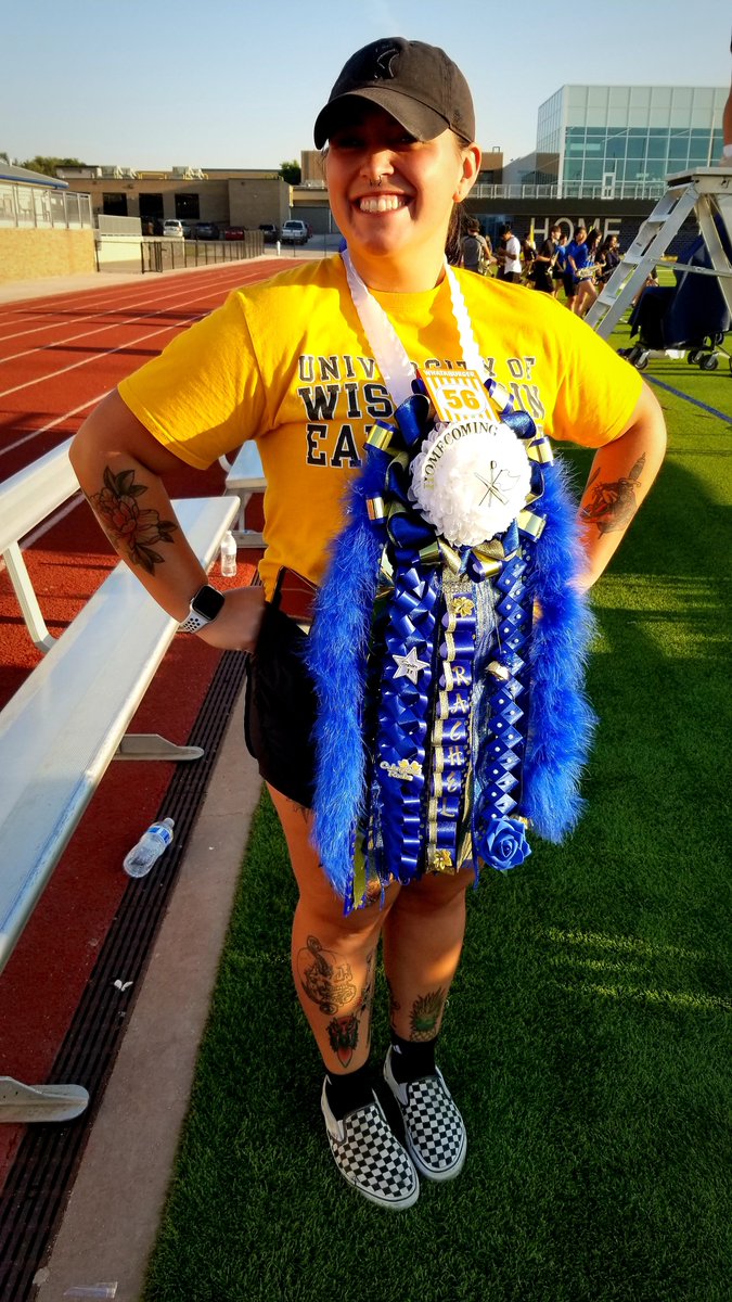 BoswellBandGold's tweet photo. Miss Montañez's first #Homecoming #Mum!!! Did you know they don't have this tradition in NY? 🗽 #Texas #HoCo #FNL #Mtnz https://t.co/NchsBFQcvu
