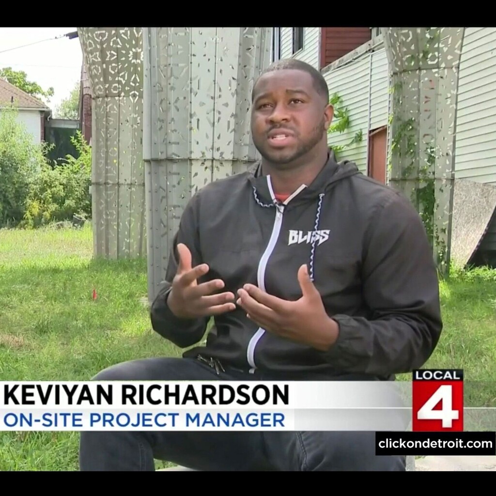 GhanaThinkTank's tweet photo. Keviyan Richardson @masterpop3000 @oaacdetroit talking us through the #AmericanRiad on WDIV Channel 4!
👉 Link to the whole video in bio. Built in #NorthendDetroit https://t.co/Ud8bg8zhl6 https://t.co/8eB7cImcfD