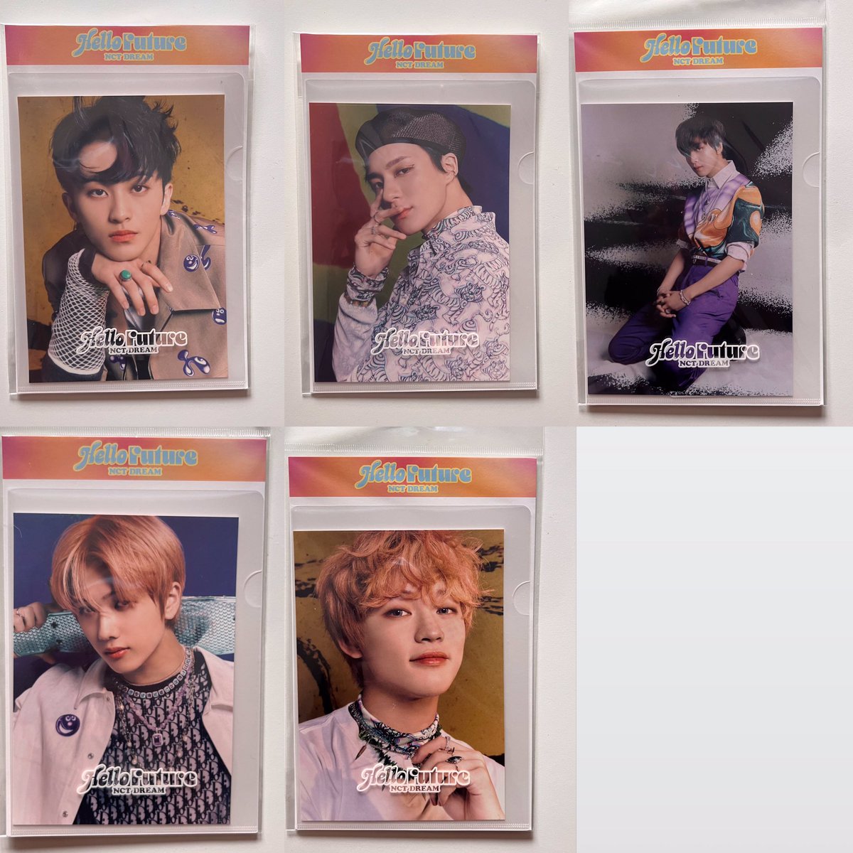 [ พร้อมส่ง ] NCT DREAM : HELLO FUTURE - POSTCARD + HOLOGRAM PHOTO CARD SET 

💸 240 บาท

มาร์ค 
เจโน่ 
แฮชาน 
เฉินเล่อ 
จีซอง 

สั่งซื้อ : shop.line.me/@kwanjaistore3…

#ตลาดนัดnct