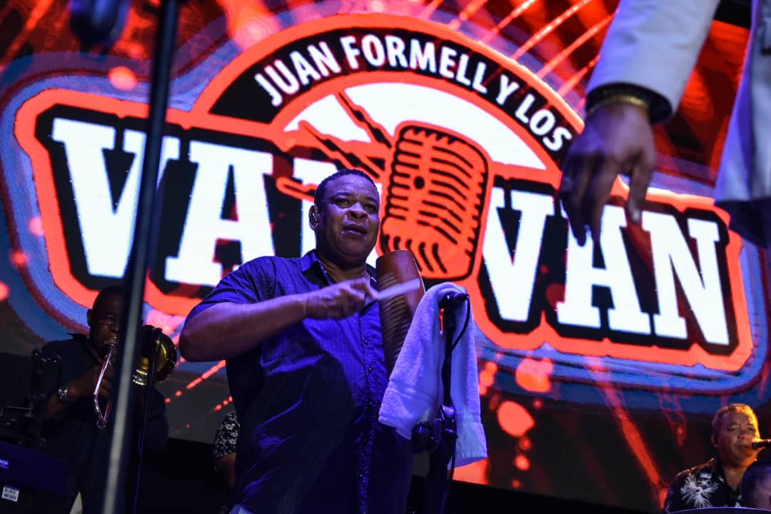 EGREMOFICIAL's tweet photo. Ayer vivimos en la @ksamusicahabana el cierre del Habana Mambo Festival por todo lo alto con el tren de la alegría y la música cubana. Un sentido y merecido homenaje a nuestro César Pupy Pedroso, Maestro inolvidable de todos los tiempos.
#CubaEsCultura #LaMusicaVive #CubaEsAmor https://t.co/bqEmfqE7mA