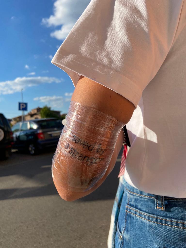 zcret4melody's tweet photo. Lunedì 5 settembre 2022 ore: 9:40
sono qui a scrivere questa cosa che non avrei mai pensato mi potesse succedere.
Ieri notte ho fatto un sogno, ho sognato di farmi un tatuaggio "save me" per racchiudere tutto l'amore che provo per louis e quanto mi abbia aiutato https://t.co/TDxsvRwT9S