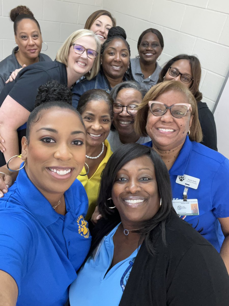 MrsQJackson's tweet photo. Happy Friday๐! Assessment Meeting with the #APCrew @njgore75 @GSCSVA
@TeshaWoodard1 @mindyrdavis7 @PearlaHodo @ChandraFBell @ccolemanleader1
#GSCSTesting https://t.co/vfWMUU0UAr