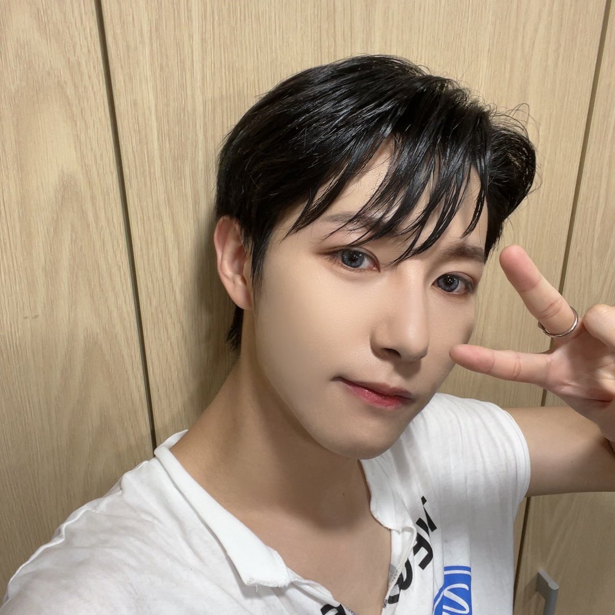 nctyellow_3to3's tweet photo. 완료되었습니다!!ㅠ 즐거운 금요일 보내세요~ 

두 번째 사진은 내 화장을 지웠다 😶‍🌫️ https://t.co/JLRFZBLLxy