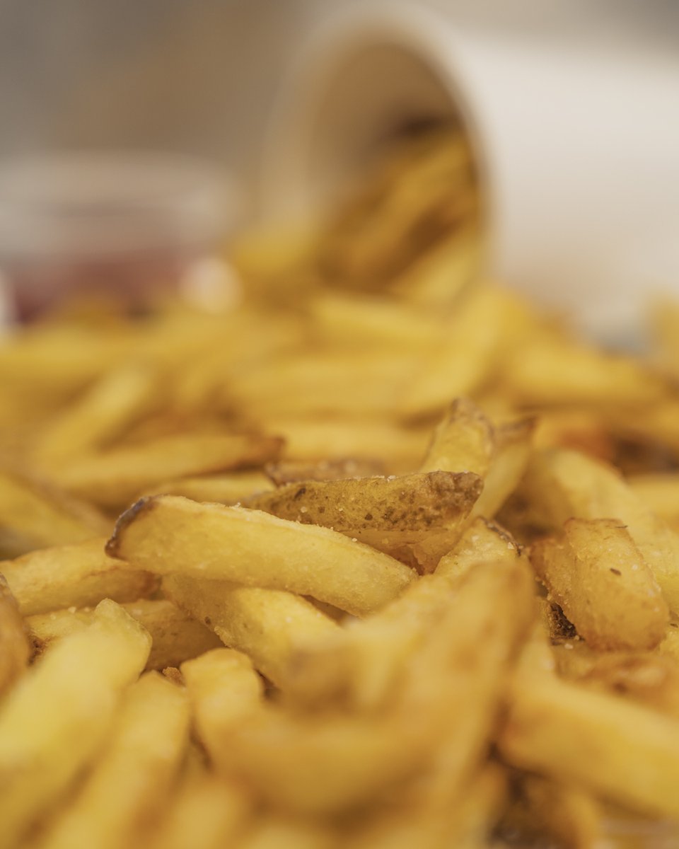 🥔🥔 ماذا لو غمرتنا البطاطس ذات يوم؟ 

ماذا كنت ستفعل؟

What if one day we get flooded by fries? 🥔🥔

What would you do?

________
#fiveguys #fiveguysqatar #fiveguysburger #fiveguysburgersandfries #burger #fries #doha #qatar #dohaqatar