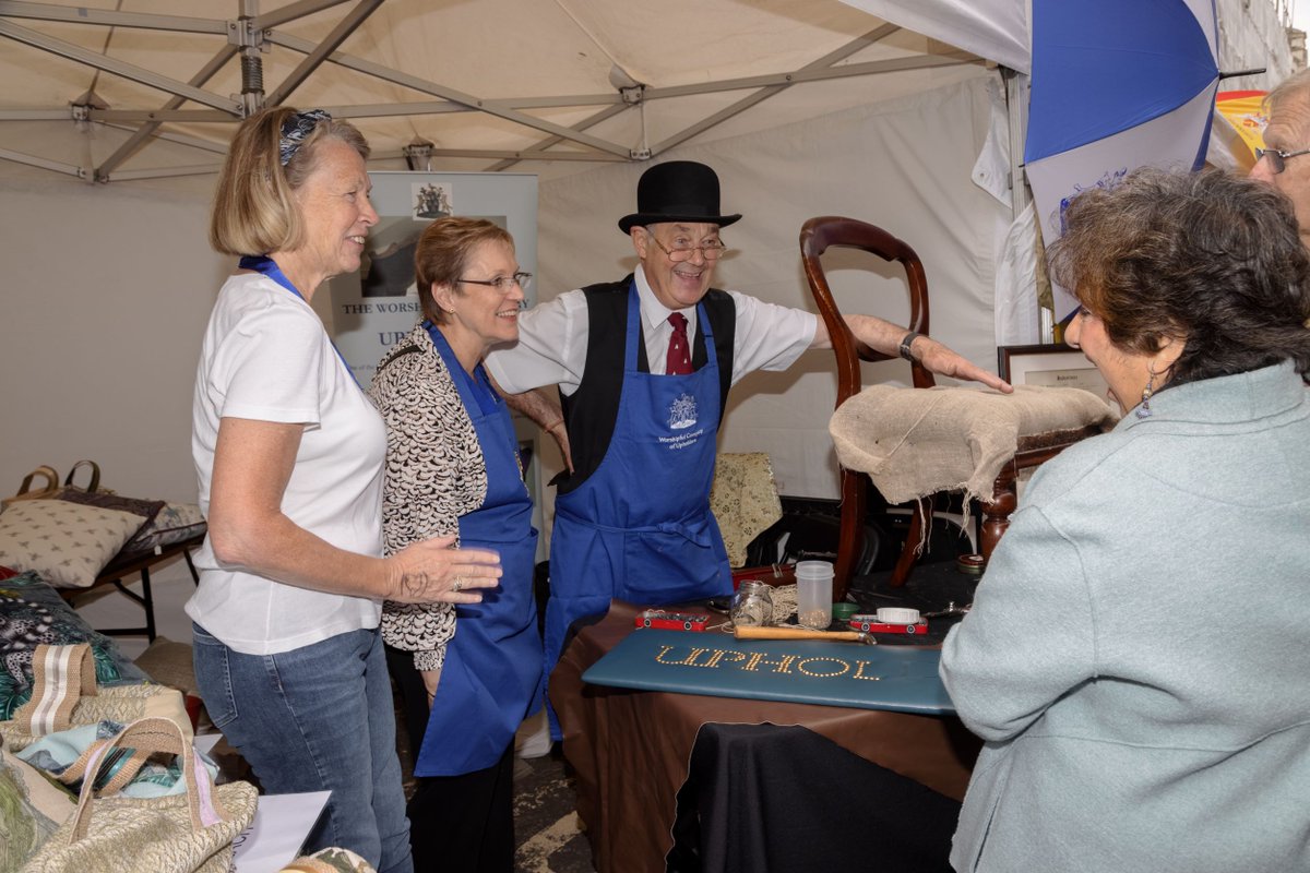 thecityofldn's tweet photo. 👀Would you like to see traditional trades &amp; crafts of #CityOfLondon? Visit the #LiveryFair this Sunday 25th for interactive demo by livery companies incl. Woolmen, Basket Makers,  Wood Turners &amp; Upholders!
📍 @The_Monument
👉https://t.co/tLrqLXjbPM
@SheepDriveLDN #LetsDoLondon https://t.co/6vfq51pOeD