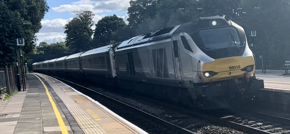 PlatformEdge1's tweet image. Some trains at Dorridge #Class66 #Class68 #Class165 #Class172
