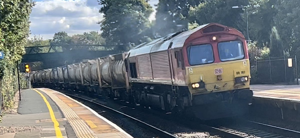 PlatformEdge1's tweet image. Some trains at Dorridge #Class66 #Class68 #Class165 #Class172
