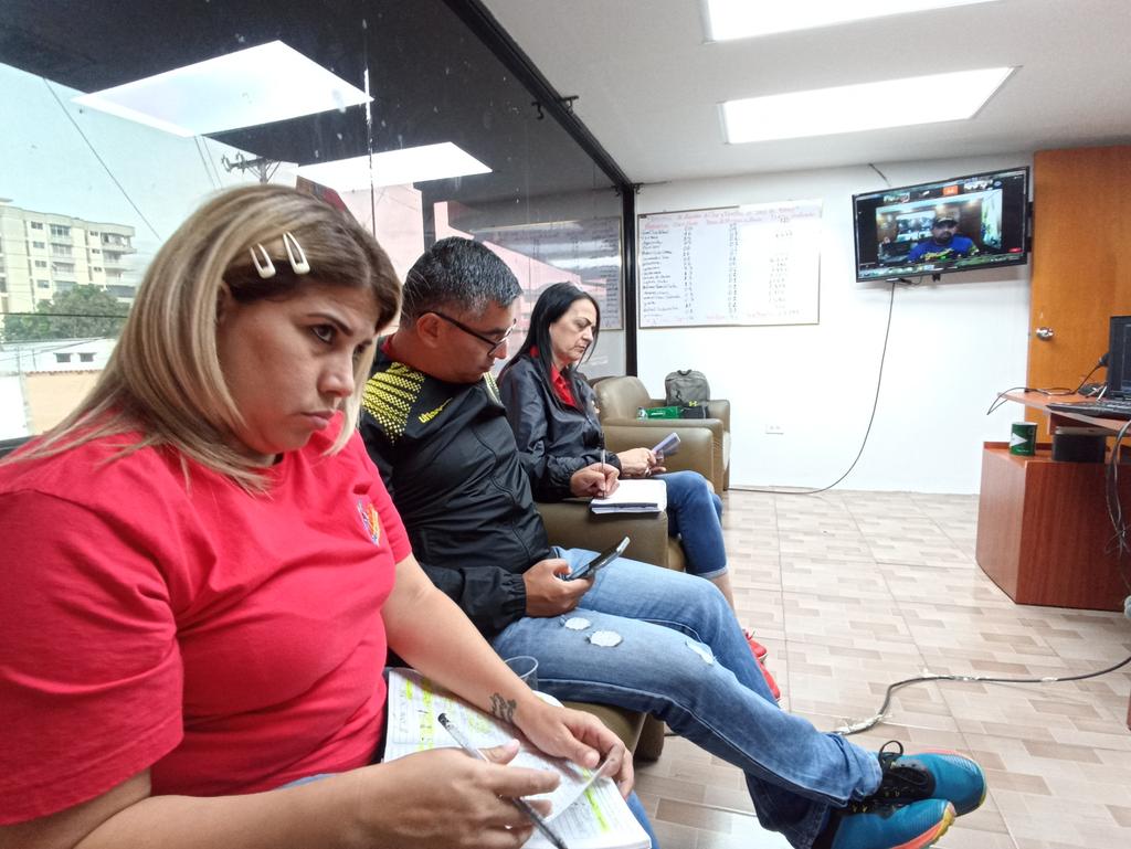 #Táchira || Jefatura Estadal y coordinadores participaron en videoconferencia con autoridades nacionales de <a href="/MercalOficial/">Mercal Oficial</a>, concretando procesos administrativos que fomentan la operatividad de la Red Mercal. #VivaElPoderPopular  <a href="/JesusSZambranoV/">Jesús Zambrano</a> <a href="/NicolasMaduro/">Nicolás Maduro</a> <a href="/FreddyBernal/">Freddy Bernal</a>