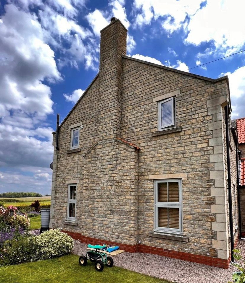 😍Stunning installation of R7 windows in Painswick - this modest grey green has become increasingly popular &amp; brings a lovely softness to your home❤️

✨Start your #myresidence journey visit ow.ly/rwzN50KNBJa

#residencecollection #residence7 #timberalternativewindows