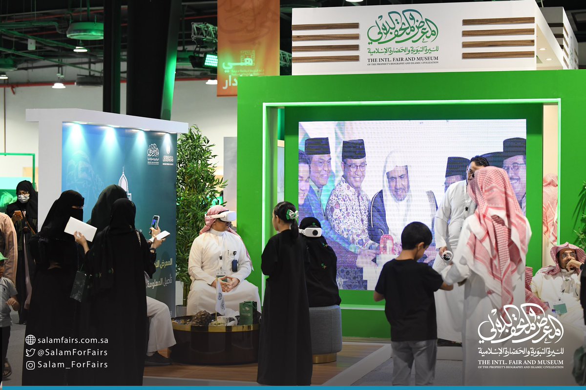 SalamForFairs's tweet photo. زوار جناح  #المتحف_الدولي_للسيرة_النبوية المشارك ضمن فعاليات الاحتفاء باليوم الوطني السعودي #هي_لنا_دار بـ #مكة_المكرمة 

 @RCMC_KSA https://t.co/WjB0QsHlHO