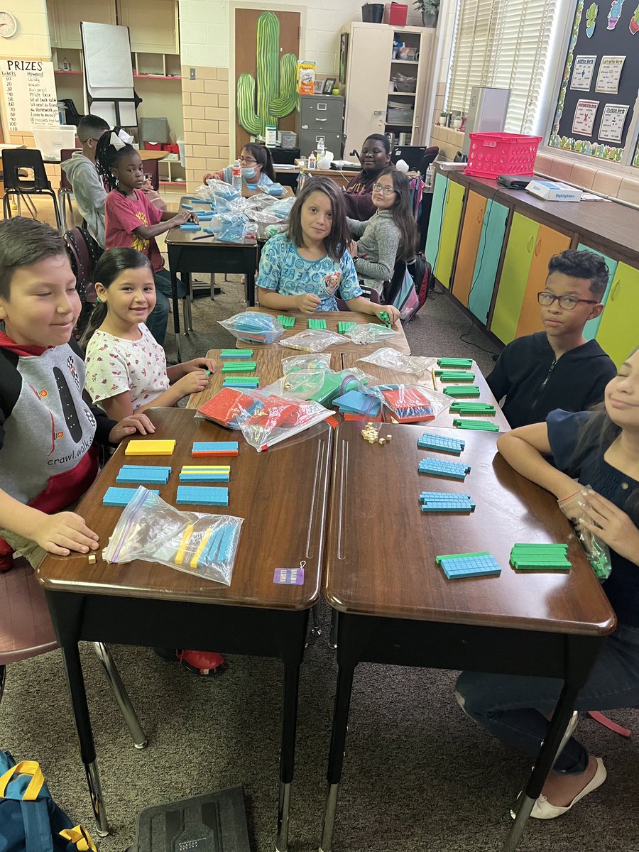FamMarty's tweet photo. @TravisTornados1
@ECISD_T2L @ECISDmath @slliwl #manipulatives Mrs. Wood’s 4th grade class is discovering patterns in multiplication using base ten blocks! https://t.co/So42bLQvwE