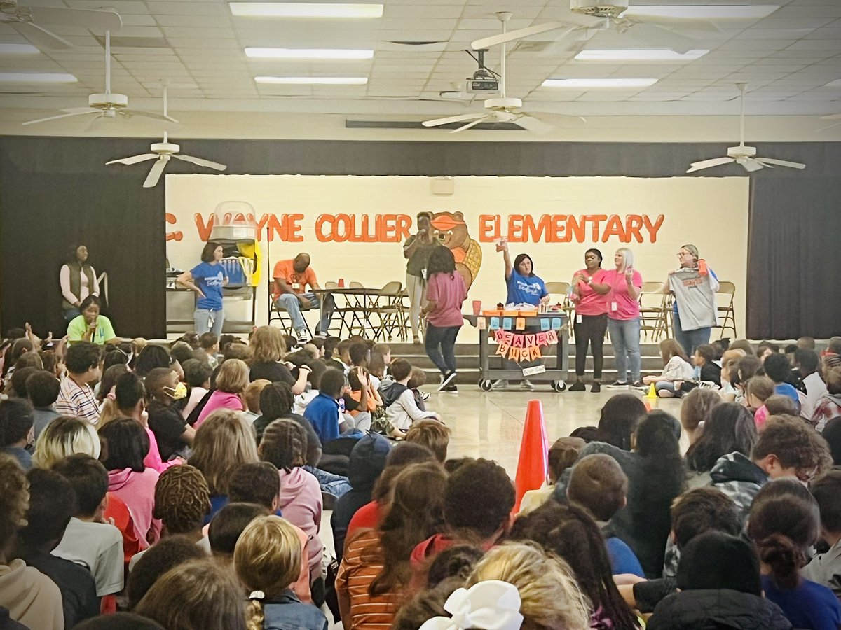 EricBSenior's tweet photo. First student assembly @CWayneCollier since 2019! Great way to kick off our last instructional day of the week. #PBIS #BeaverNation #WeRise @CumberlandCoSch https://t.co/QrJHsIhZ20