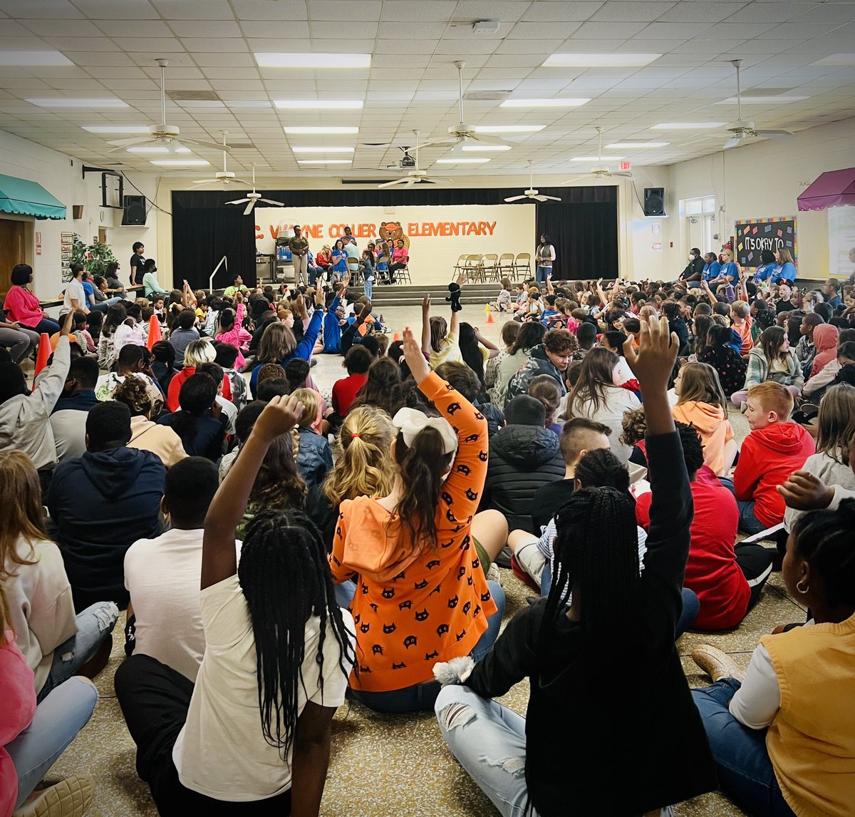 EricBSenior's tweet photo. First student assembly @CWayneCollier since 2019! Great way to kick off our last instructional day of the week. #PBIS #BeaverNation #WeRise @CumberlandCoSch https://t.co/QrJHsIhZ20
