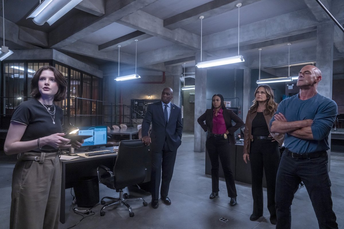lawandordertv's tweet photo. There should be no #ICYMI when it comes to the Law &amp; Order Premiere Event. Last night's episodes of #LawAndOrder, #SVU, and #OrganizedCrime are streaming now on @Peacock! https://t.co/dbnjFYat1v