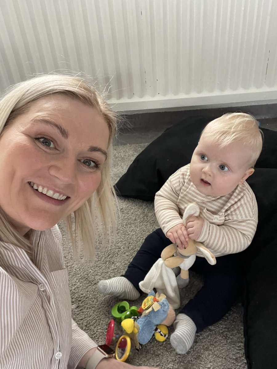 Smá “pása” frá fæðingarorlofi til að mæta á #UtisOnline Við erum svo til í þetta 🎉