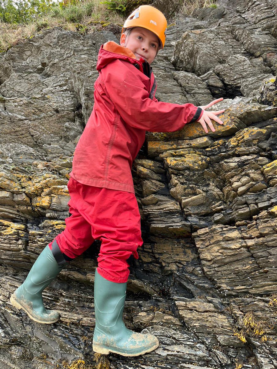 HollyfastSchool's tweet photo. Borth y Gest rock scrambling for group D today! How brave are this gang! Climbing, observing and spending time with their friends, it’s brilliant here. #borthygest #scrambling #resilience https://t.co/ItlPZllgD8