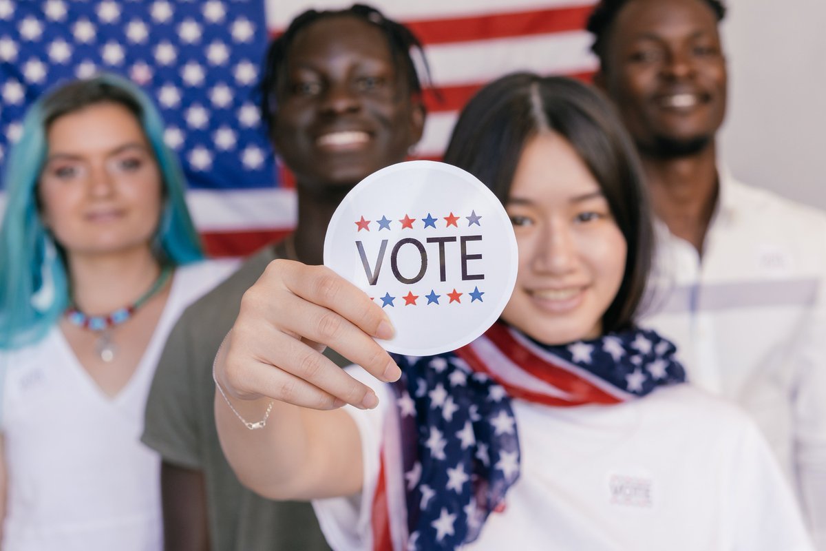 UVAEdAbroad's tweet photo. Are you studying abroad this fall semester? Do you have a plan to VOTE?! Depending on which state you reside in, absentee voting looks a little different. Google absentee voting in your state for instructions. Virginians – submit your absentee ballot application online by 10/22. https://t.co/v8spxkACoj
