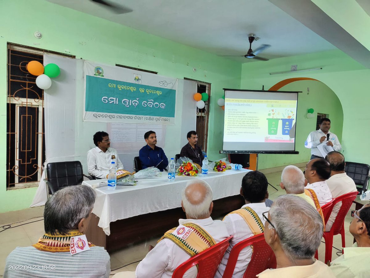 bmcbbsr's tweet photo. The #MoWard meeting at ward-57.
BMC Commissioner, Corporator, DC-Sanitation, ZDC SE-BMC, RWAs, citizens of the ward & Team BMC were present.
The discussion was to make the ward a #SwachhaWard with #communityparticipation.
@CMO_Odisha @HUDDeptOdisha https://t.co/EbPwwUuZm6