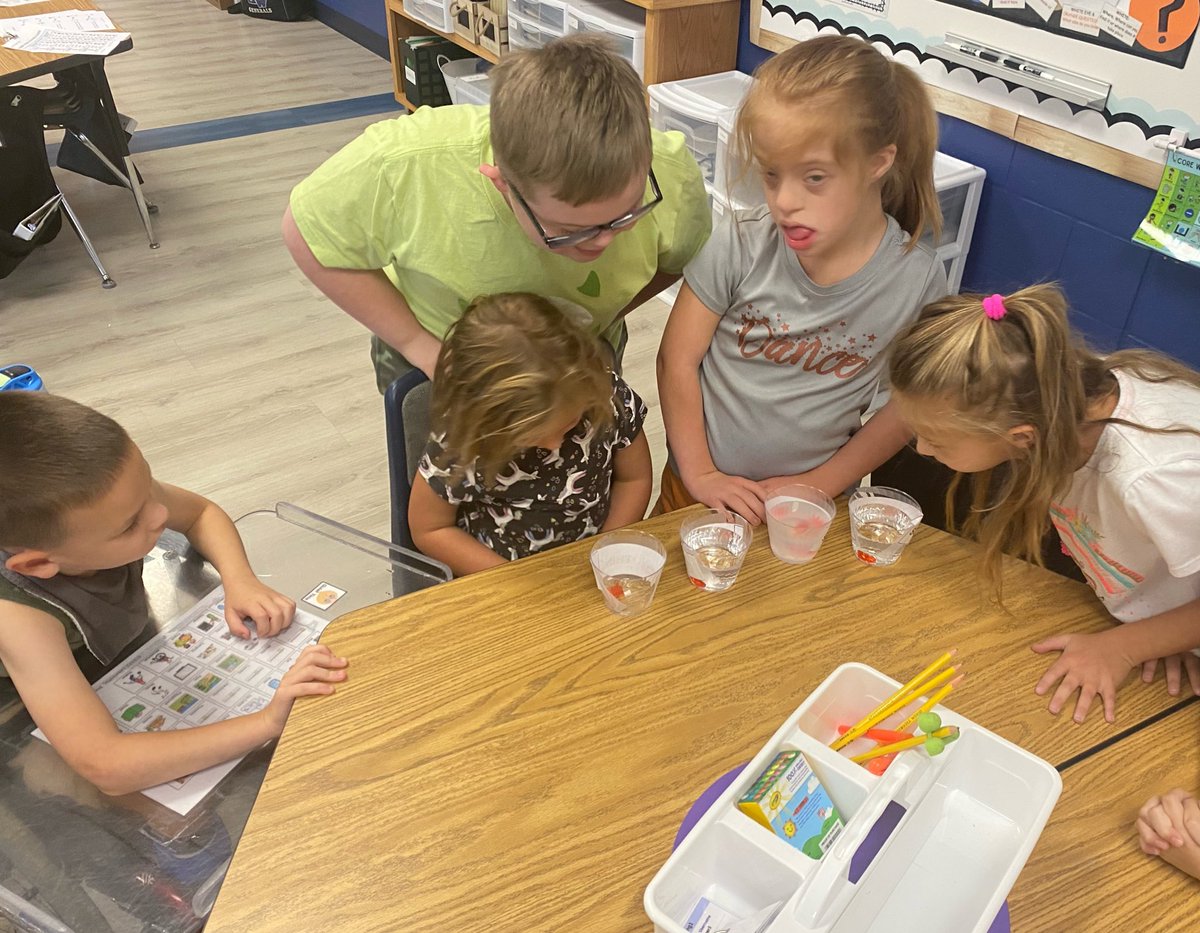 awlswa's tweet photo. These scientists conducted an experiment and collected data using gummy bears!! #ScienceIsSweet @OSLN #STEAM https://t.co/w3ZKDV7IWs