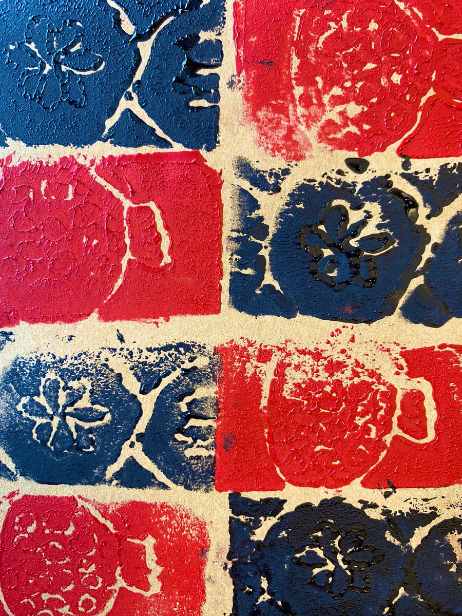 Third week of teaching done at <a href="/MaestegSchool/">Maesteg School</a> .. Year 9 Expressive Arts made a lovely start with their natural form poly printing to decorate the covers of their hand made concertina artist’s books today! 🎨🌿 #celf #creative #printing #arteducation