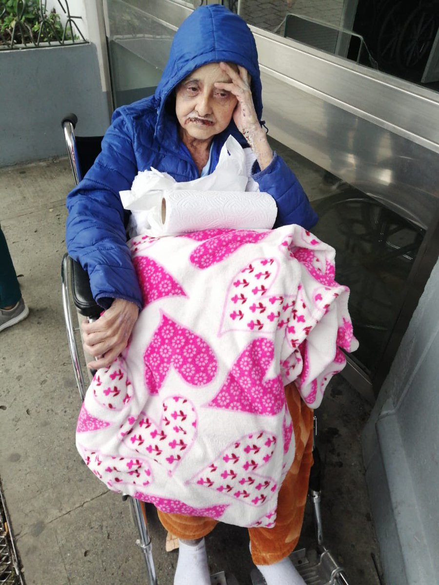 katthrm's tweet photo. @Supersalud @personeriamed @saviasaludeps  ayuda reciban esta paciente por favor atencion inicial por paliativos. no puede recibir medicamentos orales por lesiones en boca necesita medicamentos venosos para control dolor y alimentación y @sanvicentefund  la devuelven https://t.co/zppG6xTNLV