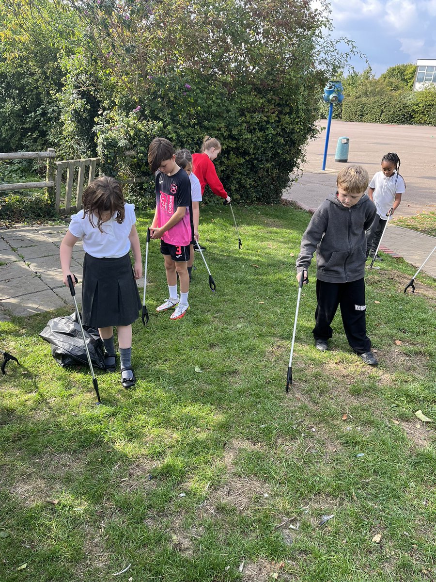 NET_Abbotsweld's tweet photo. Green ambassadors โป๏ธ || Our newly elected green ambassadors completed their first task of ensuring the KS2 playground was tidy by litter picking! They thoroughly enjoyed themselves! #shapingfutures #netacademies #greenambassador https://t.co/BPDqPLybSM