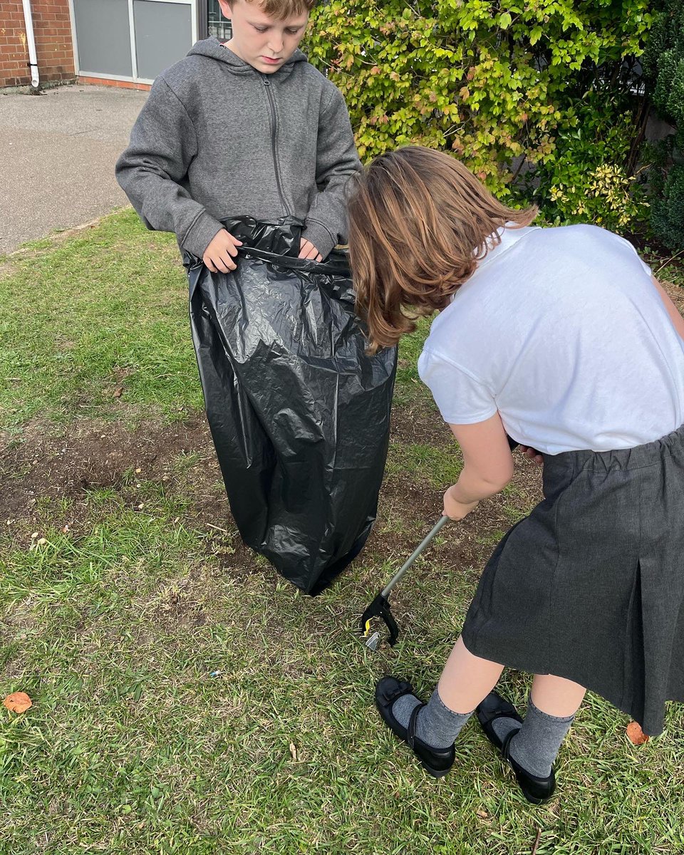 NET_Abbotsweld's tweet photo. Green ambassadors โป๏ธ || Our newly elected green ambassadors completed their first task of ensuring the KS2 playground was tidy by litter picking! They thoroughly enjoyed themselves! #shapingfutures #netacademies #greenambassador https://t.co/BPDqPLybSM
