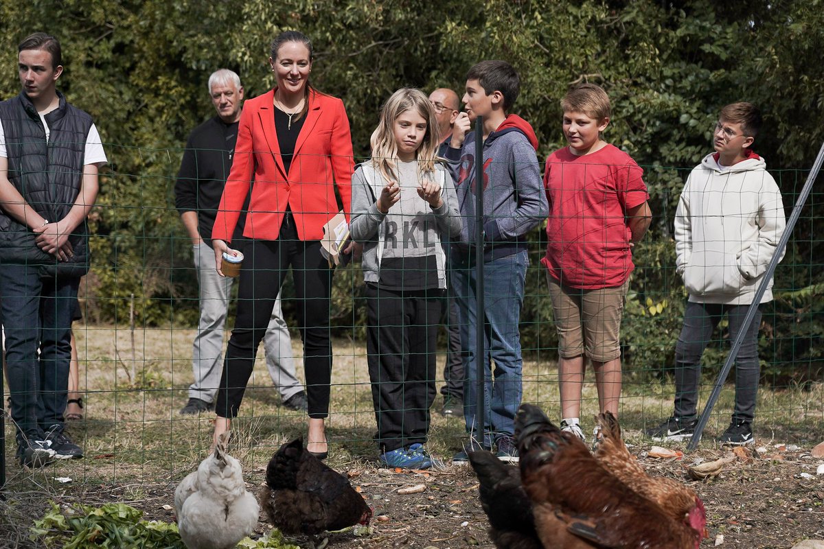 acpoitiers's tweet photo. #SEDD2022
Le collège Jean Hay #Marennes participe au challenge Cube.S et s’engage à
➡️ réduire sa consommation d’énergie en 5 ans
➡️ apprendre de manière ludique les bons gestes en matière de #développementdurable
⭐️ atteindre les objectifs nationaux de la #transitionénergétique https://t.co/GmkyAcE1td