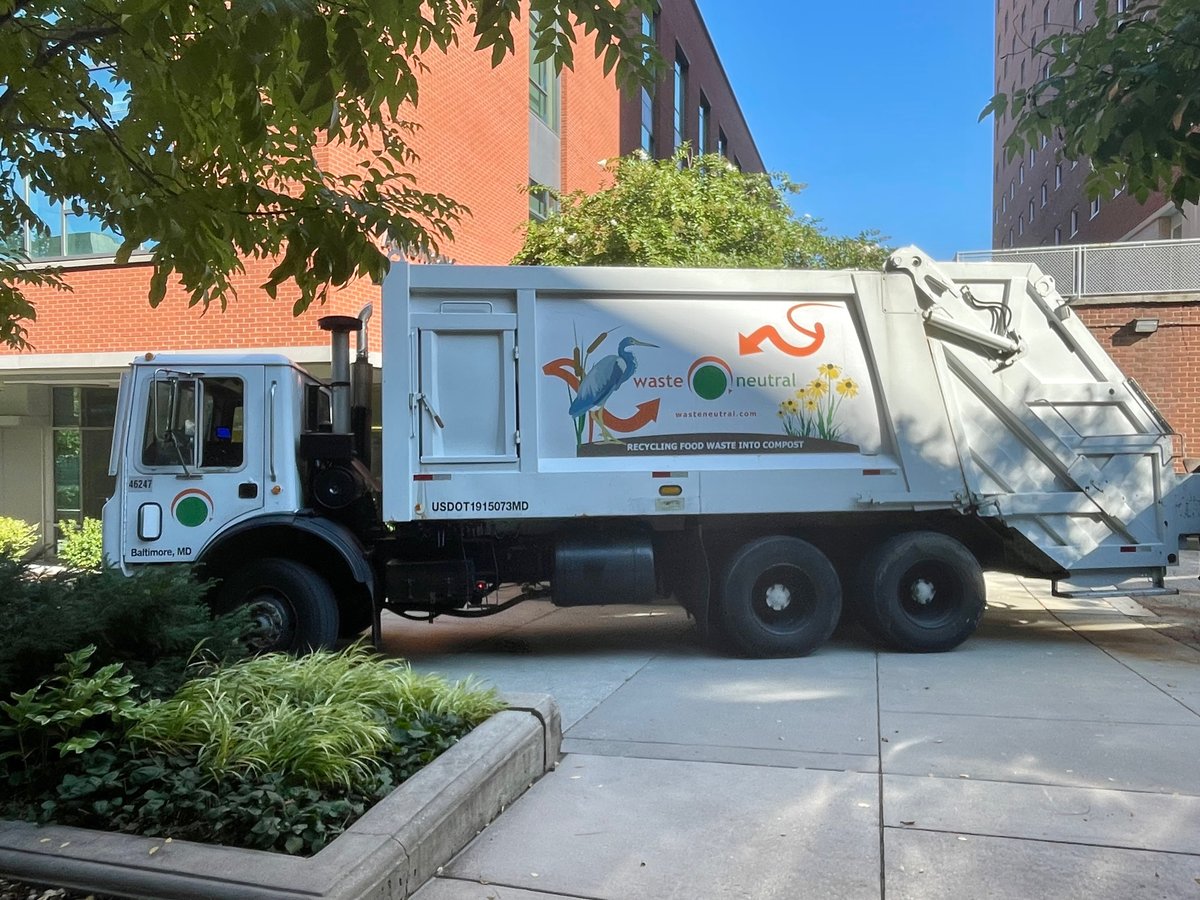 Reduce_InMotion's tweet photo. Bonus tip for those already diverting food scraps to #compost - explore adding paper towels!! With a bit of education and planning it can be a huge success ππ±
#landfilldiversion
#zerowaste
#recycletip
#trashtalk https://t.co/yu2VzVIkgu