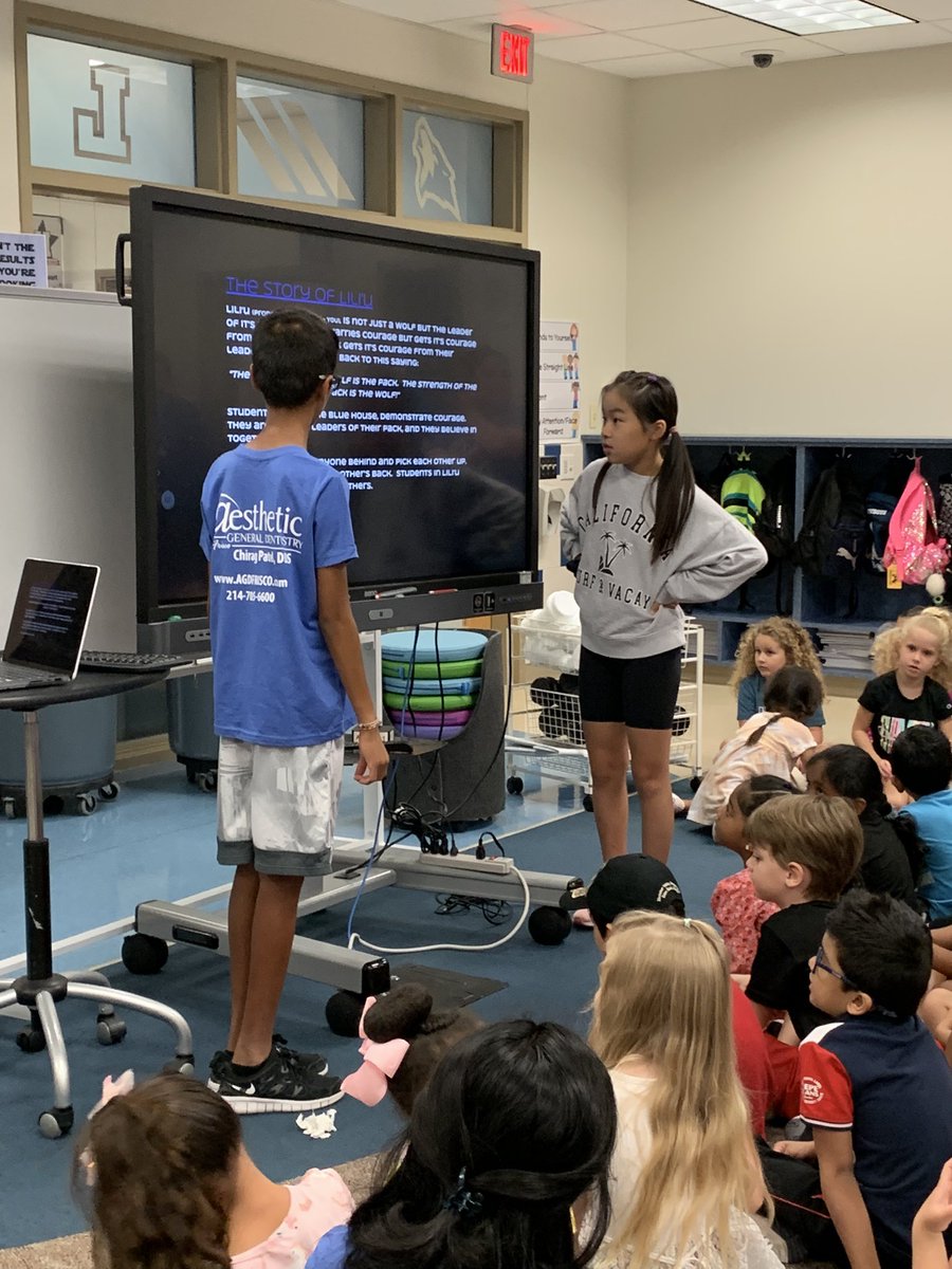 DawnRoth77's tweet photo. 💙🐺🐾BLUE HOUSE, BEST HOUSE💙🐺🐾WOLF PACK! First house meeting was a success! Proud of our house captains for leading well! @HospElementary @PrincipalElse #FISDmadetoshine https://t.co/kUIkjDhx4N