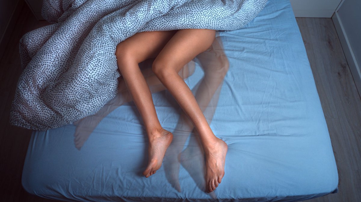 AASMorg's tweet photo. Restless legs syndrome (RLS) is a #SleepDisorder that causes you to have uncomfortable feelings and the urge to move your legs. RLS makes it difficult to get comfortable enough to fall asleep. Learn about causes, symptoms, and diagnosis: https://t.co/OFjYYgnEUs #RLSAwarenessDay https://t.co/YflZuQmuYT