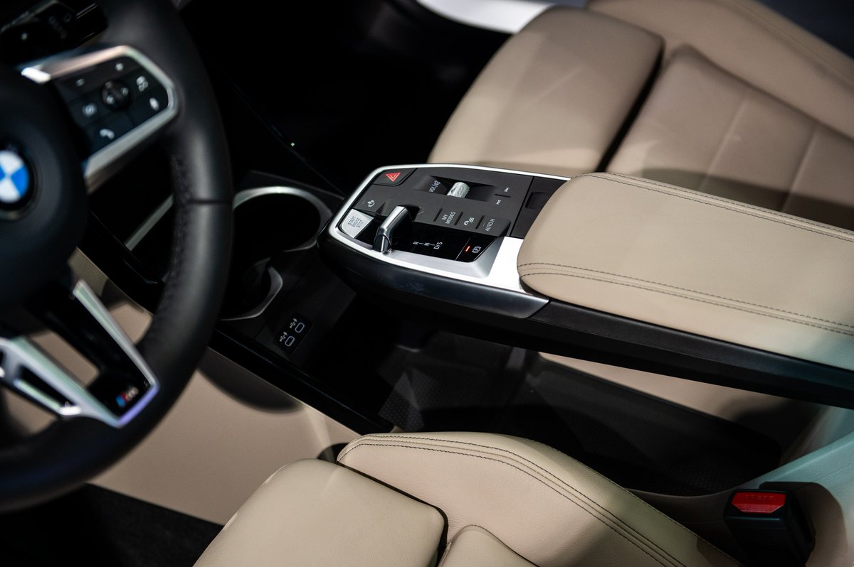 BMWSrbija's tweet photo. Premijerno predstavljanje nove generacije modela BMW X1 obeleženo je prisustvom velikog broja medija i pasioniranih poznavalaca auto industrije. Sve ljubitelje SUV vozila pozivamo da pogledaju ovaj model do nedelje, 25.9. u 22h u THE BMW Store-u u Galeriji Beograd. https://t.co/EL7xmtiXqq