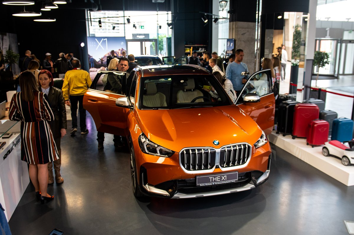BMWSrbija's tweet photo. Premijerno predstavljanje nove generacije modela BMW X1 obeleženo je prisustvom velikog broja medija i pasioniranih poznavalaca auto industrije. Sve ljubitelje SUV vozila pozivamo da pogledaju ovaj model do nedelje, 25.9. u 22h u THE BMW Store-u u Galeriji Beograd. https://t.co/EL7xmtiXqq