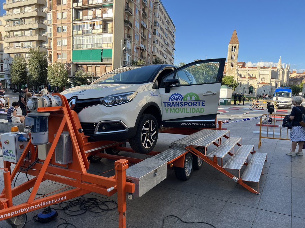 transporteymov2's tweet photo. 🚗 Hemos participado con @Michelin en la Semana de la Movilidad en Valladolid para concienciar sobre el correcto uso del cinturón de seguridad con nuestro simulador de vuelco.
@PoliciaVLL @AyuntamientoVLL https://t.co/iZjf5naU2e