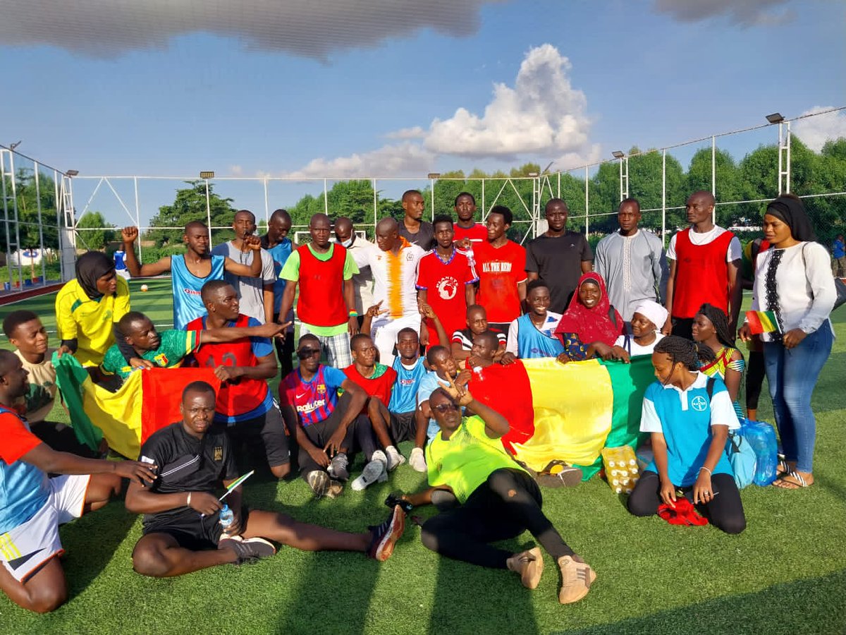 Le 22 Septembre 2022, le Réseau Democracy tech squads a co-organisé avec le Club universitaire des droits humains, un match amical dans le cadre de la commémoration de la fête nationale de l'indépendance du Mali #22_Szptembre_2022.