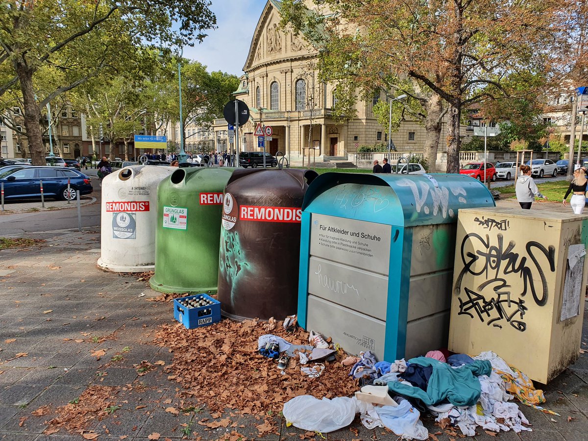 Whatsup_136's tweet photo. Liebe @mannheim_de , anbei erneut ein Foto, wie es direkt neben einer Hochzeitsgesellschaft bei der #Christuskirche aussieht. Vielleicht kann darüber nachgedacht werden, ob es nicht geschicktere Plätze gibt... https://t.co/jKBSrYdWJy