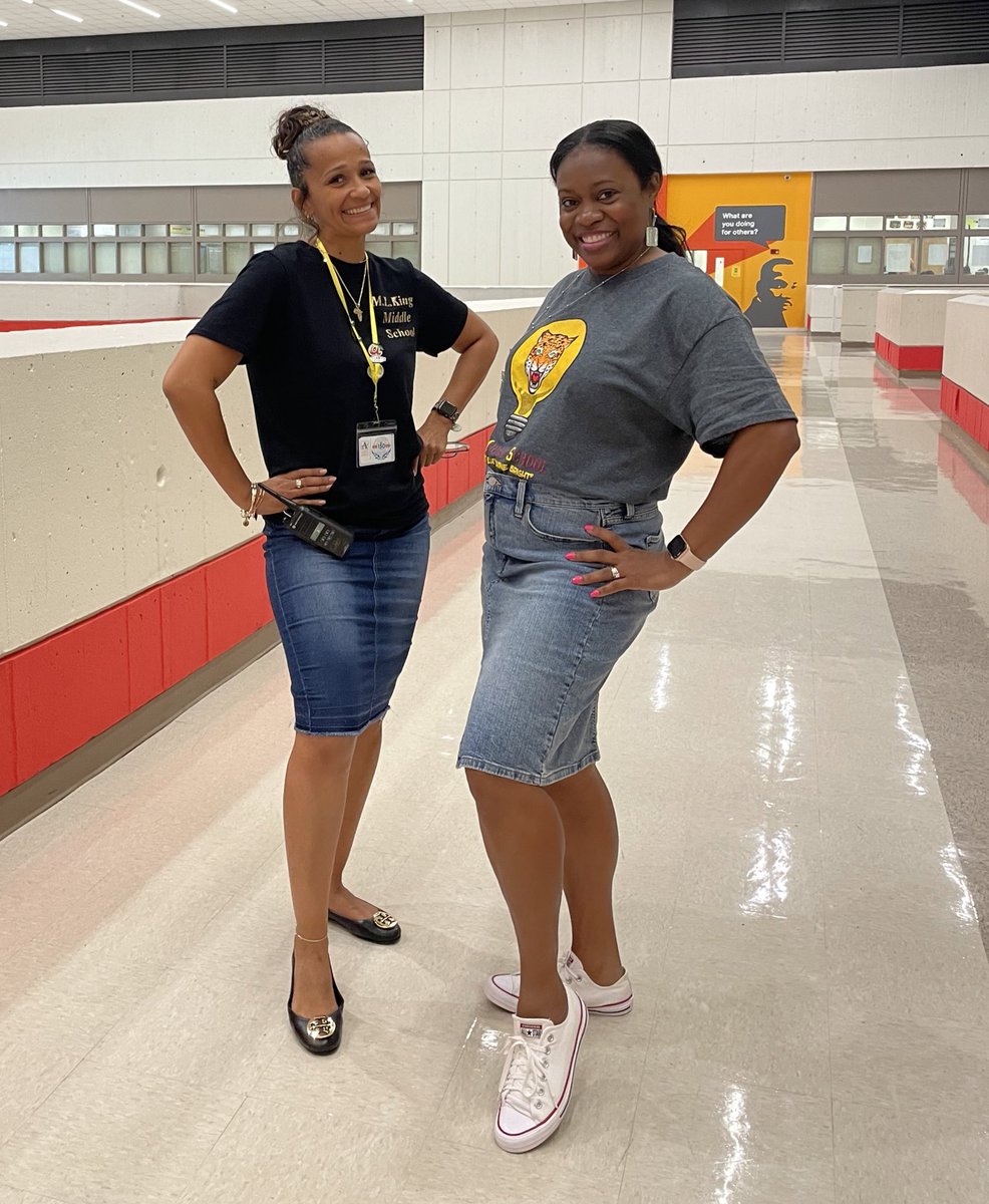 kimogibbs's tweet photo. Twinning with this beautiful soul!!! @TGMansfield #SHINElikeKing Thanks @bevinscarpenter for my Culture Team Shirt! #CultureoverStrategy @APSMLK https://t.co/QYzW3onLb6