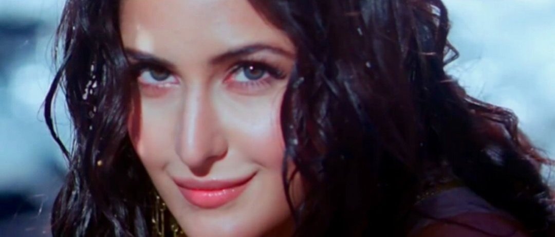 katrinarchives's tweet photo. Katrina Kaif in Welcome (2007). https://t.co/FjJpemkl6q