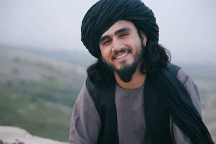 داسې ګل ځواني مو د کابل په ننۍ پېښه کې له لاسه ورکړه .
ربه ته یې شهادت قبول کړې روح یې ښاد جنت دې ځای شه زمریه .😰😰